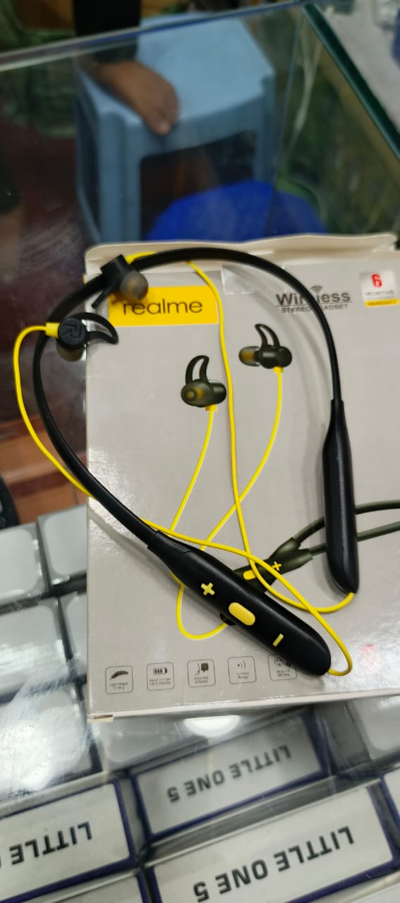 Realme Wireless Neckband – Deep Bass & Long Battery